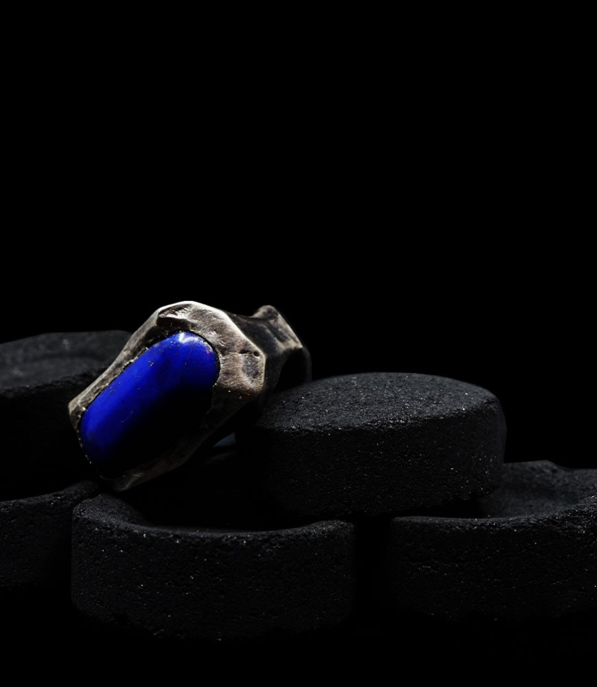Lapis Lazuli and Solid Silver Ring  Material: Solid 925/1000 Silver Stone: Lapis Lazuli (6.8 carats) Weight: 26.8 grams