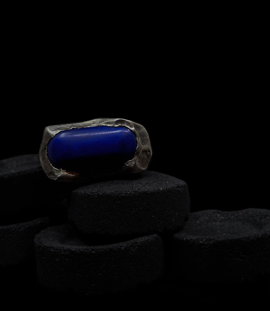 Lapis Lazuli and Solid Silver Ring  Material: Solid 925/1000 Silver Stone: Lapis Lazuli (6.8 carats) Weight: 26.8 grams