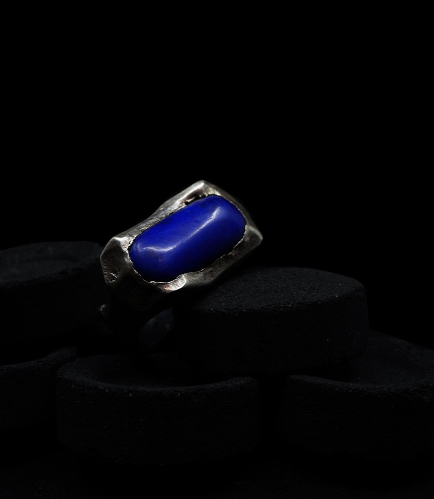 Lapis Lazuli and Solid Silver Ring  Material: Solid 925/1000 Silver Stone: Lapis Lazuli (6.8 carats) Weight: 26.8 grams