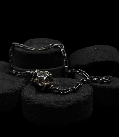 Bracelet diamants et Argent Massif  Matière: Argent massif 925/1000 Pierre: diamants (0,37 carats) Poids: 7,8 grammes