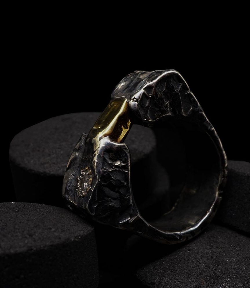 Bagues Argent Massif Or et diamants  Matière: Argent massif 925/1000 et Or 750/1000 Pierre: diamants (0,16 carats) Poids: argent