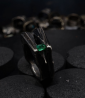 Bague en argent brut et émeraude création krazy stones par Anthony Barrouyer