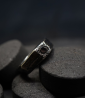 Bague en argent brut et diamant noir création krazy stones par Anthony Barrouyer