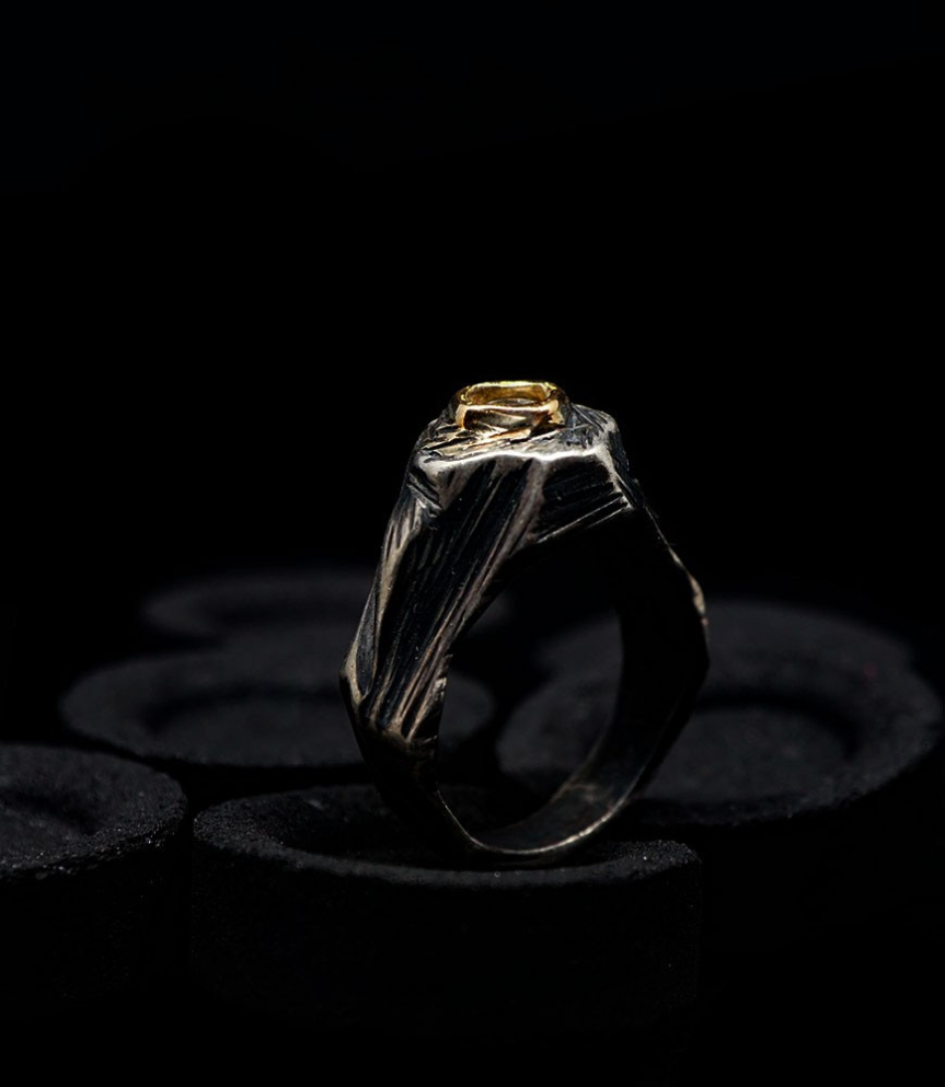 Bague de créateur en or et argent sertie d'un diamant