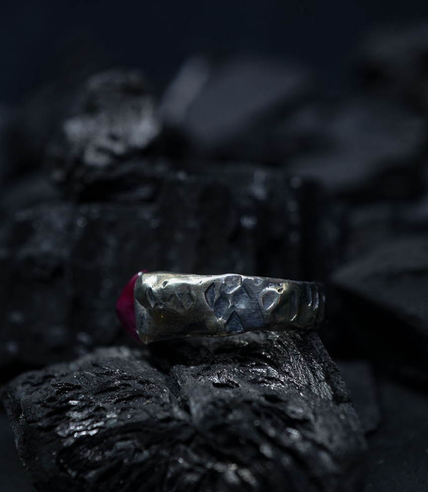 Créations façonnées à la main dans un atelier familial fondé en 1858, à Carpentras