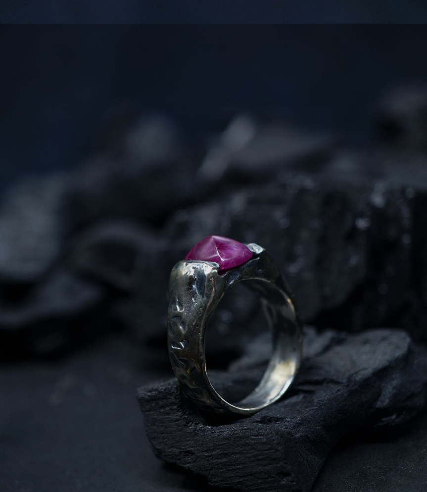 Créations façonnées à la main dans un atelier familial fondé en 1858, à Carpentras