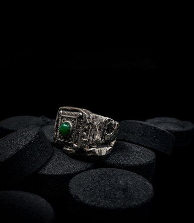 Bague en argent massif sertie d'une pierre de jade