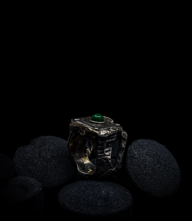 Bague en argent massif sertie d'une pierre de jade