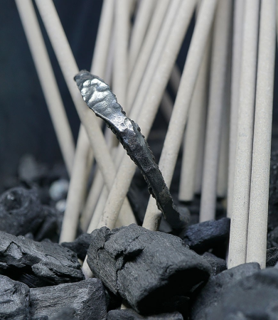 Bracelet brut en argent massif.