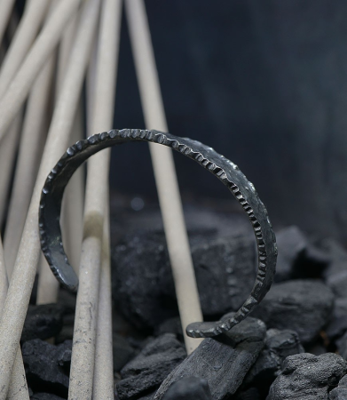 Bracelet brut en argent Massif.