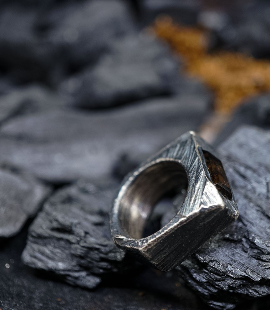 Bague brute en argent massif et quartz fumé piéce unique signè Krazy Stones