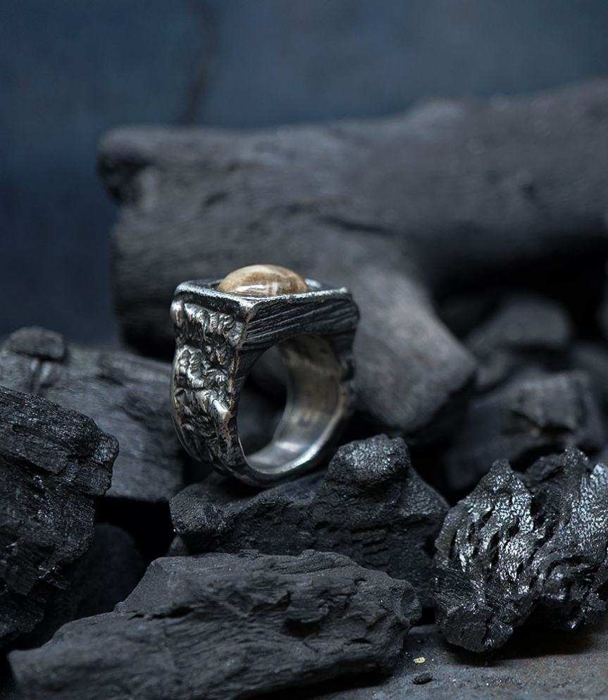 Krazystones ring in silver and fossil