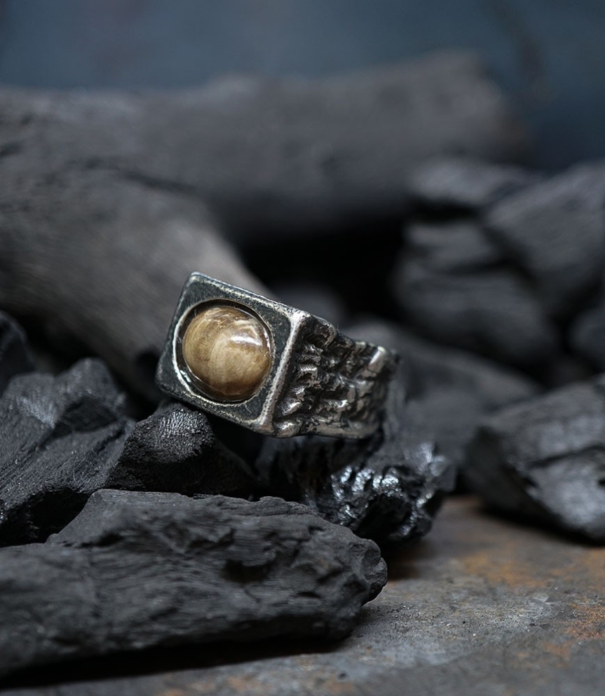 Krazystones ring in silver and fossil
