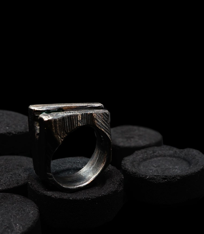 Bague émeraude et argent massif Création Anthony Barrouyer Carpentras