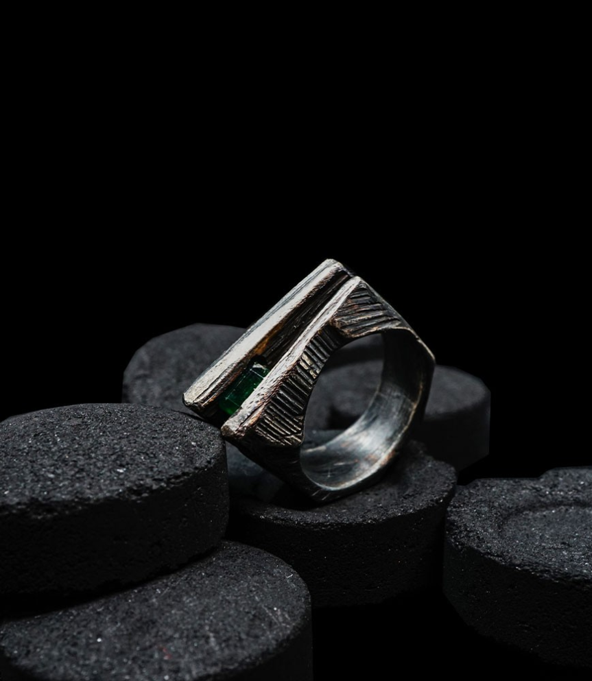 Bague émeraude et argent massif Création Anthony Barrouyer Carpentras