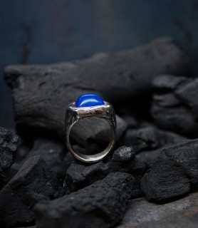 Bague Lapis-Lazuli pour homme création Anthony Barrouyer disponible chez Mad Lords et a la bijouterie Barrouyer