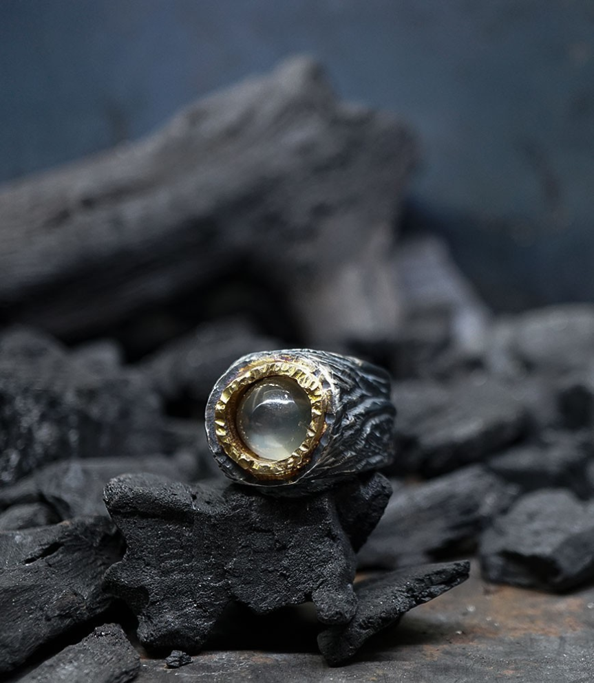 Bague pierre de lune Krazystones en argent et or.