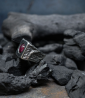 Bague pour homme Krazystones en argent et rubis.