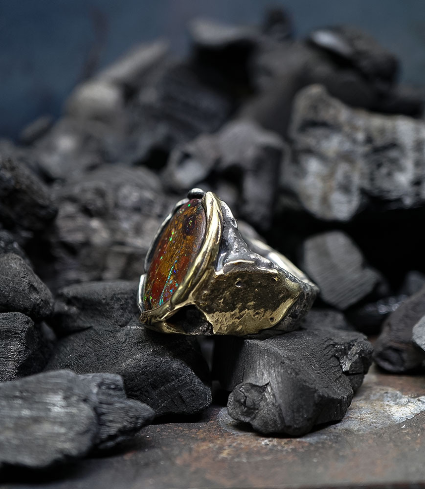 Bague brute en argent et or sertie d'une opale