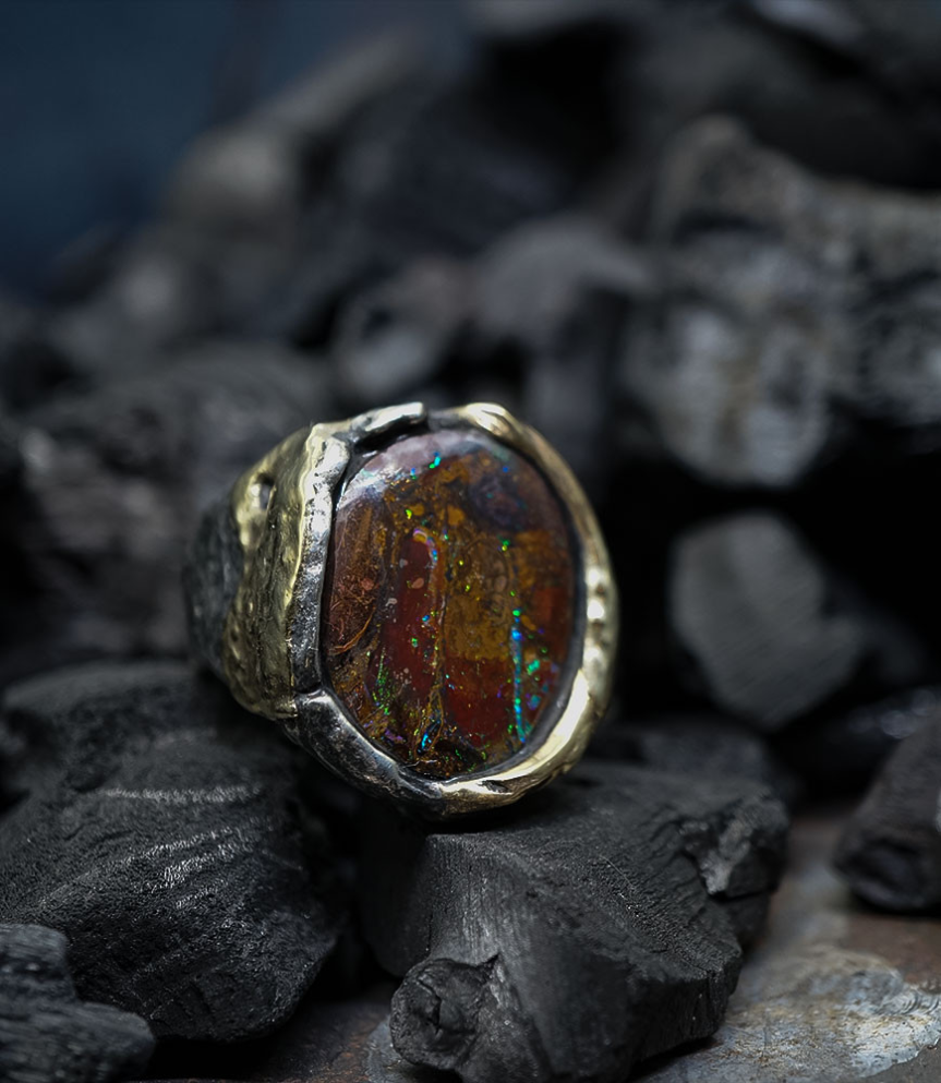 Bague brute en argent et or sertie d'une opale