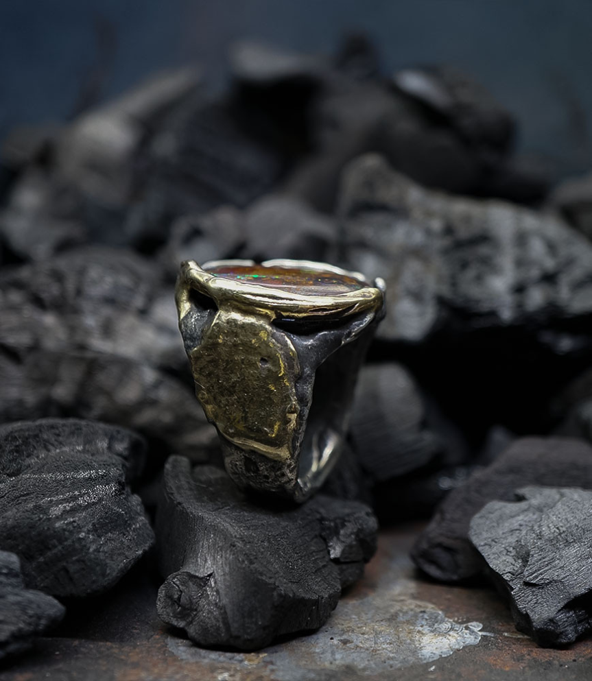 Bague brute en argent et or sertie d'une opale