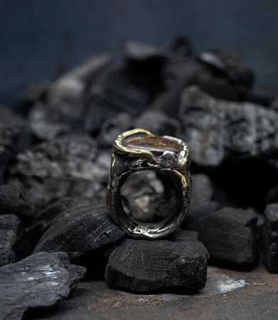 Bague brute en argent et or sertie d'une opale