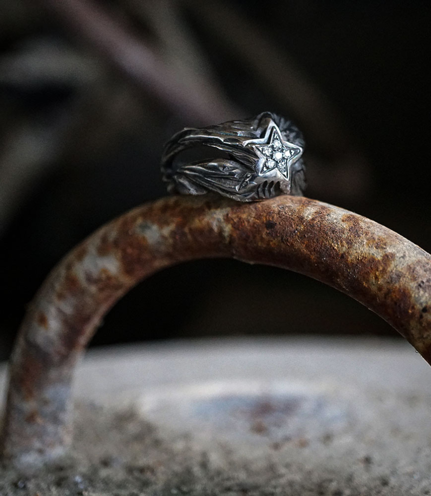 Bague en argent et diamants.