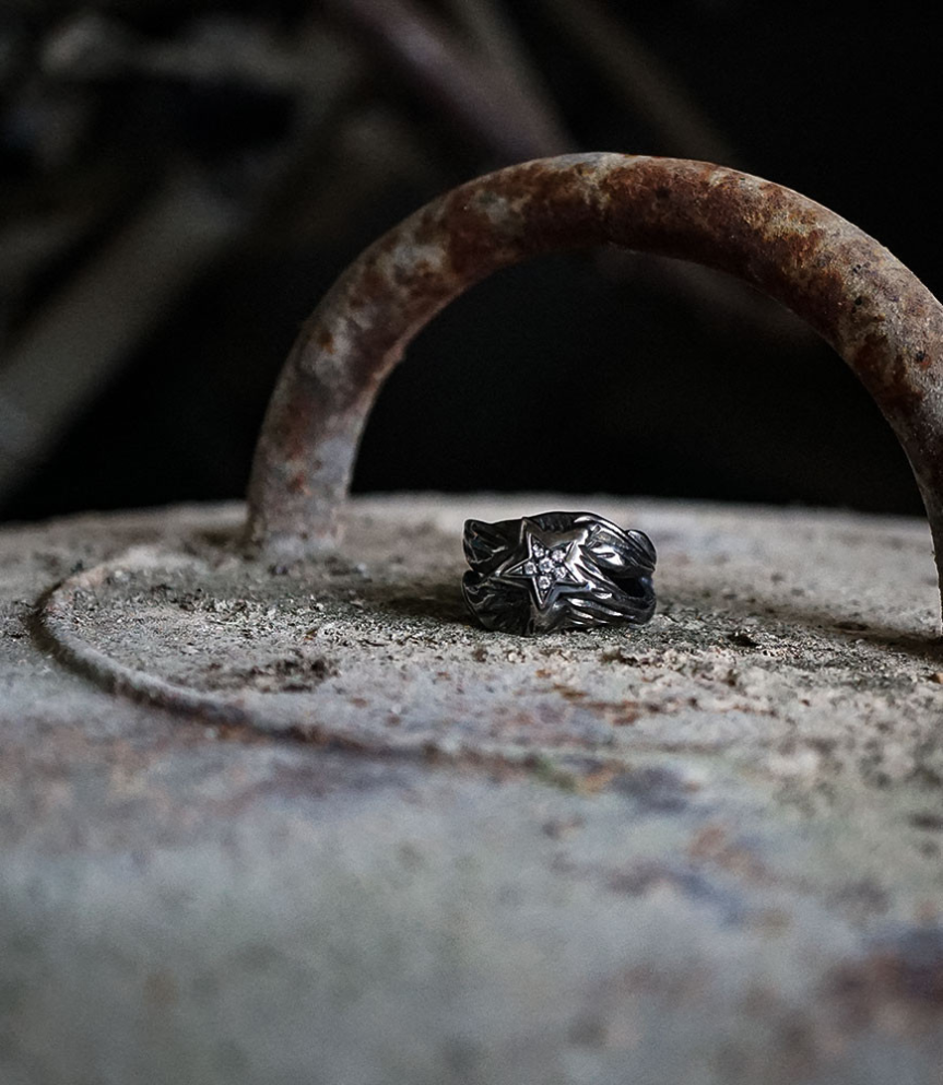 Bague en argent et diamants.