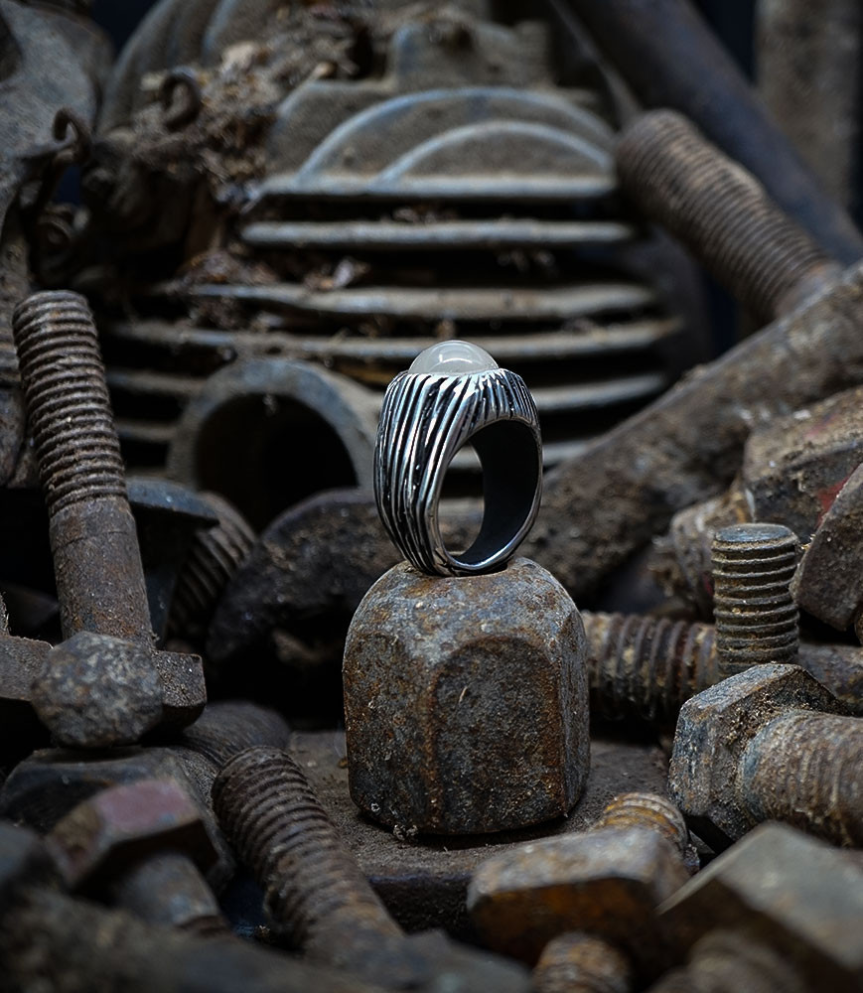 Bague en argent massif et pierre de lune