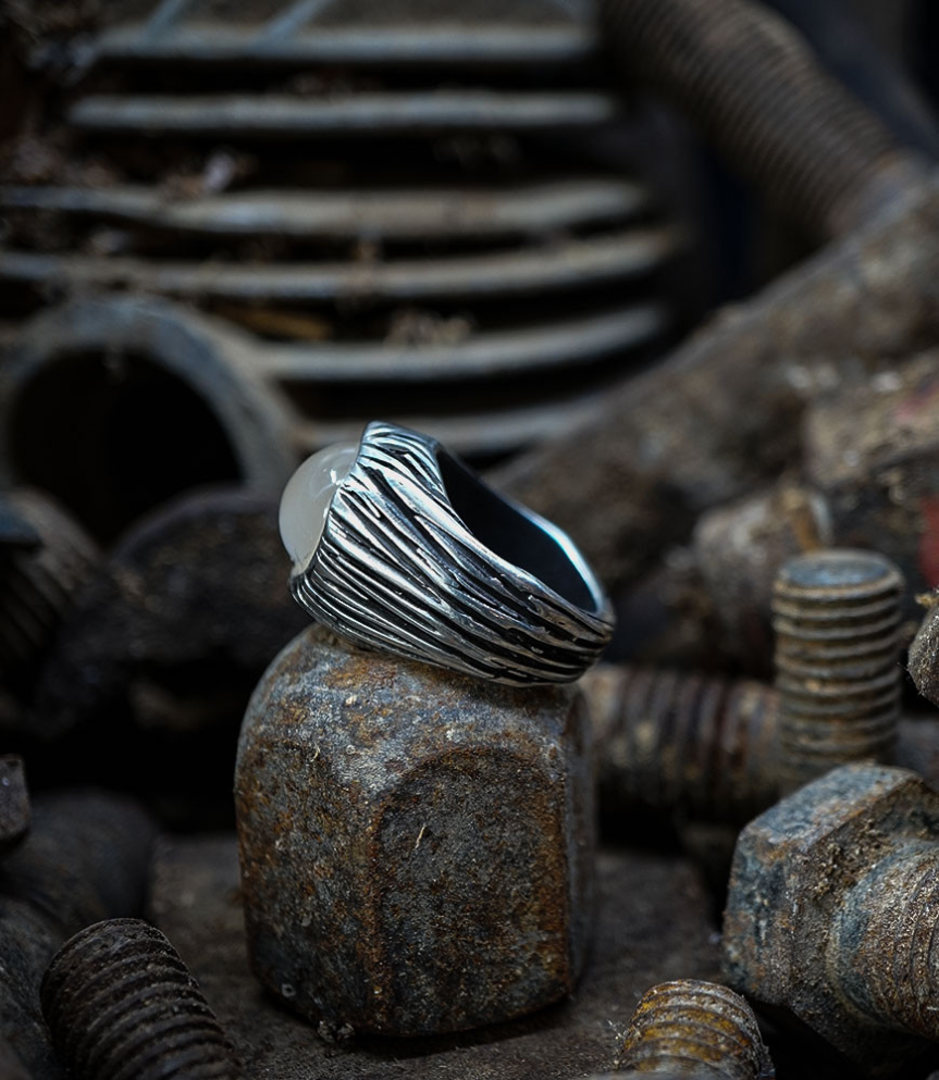 Bague en argent massif et pierre de lune