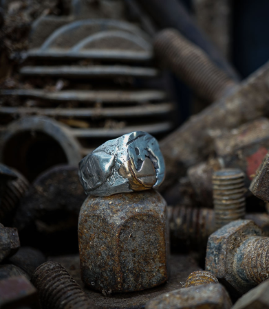 Bague argent et bronze créée par Anthony Barrouyer.