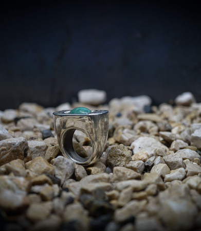 Bage en argent massif sertie d'une Avanturine et de Diamants.