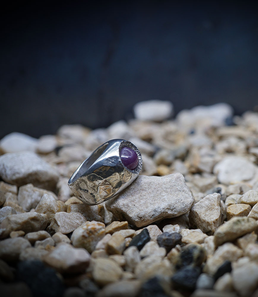 Bague Rubis et argent massif.