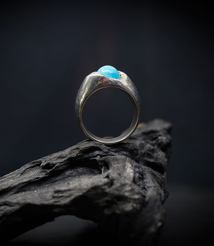 Bague argent et turquoises créée par Anthony Barrouyer.