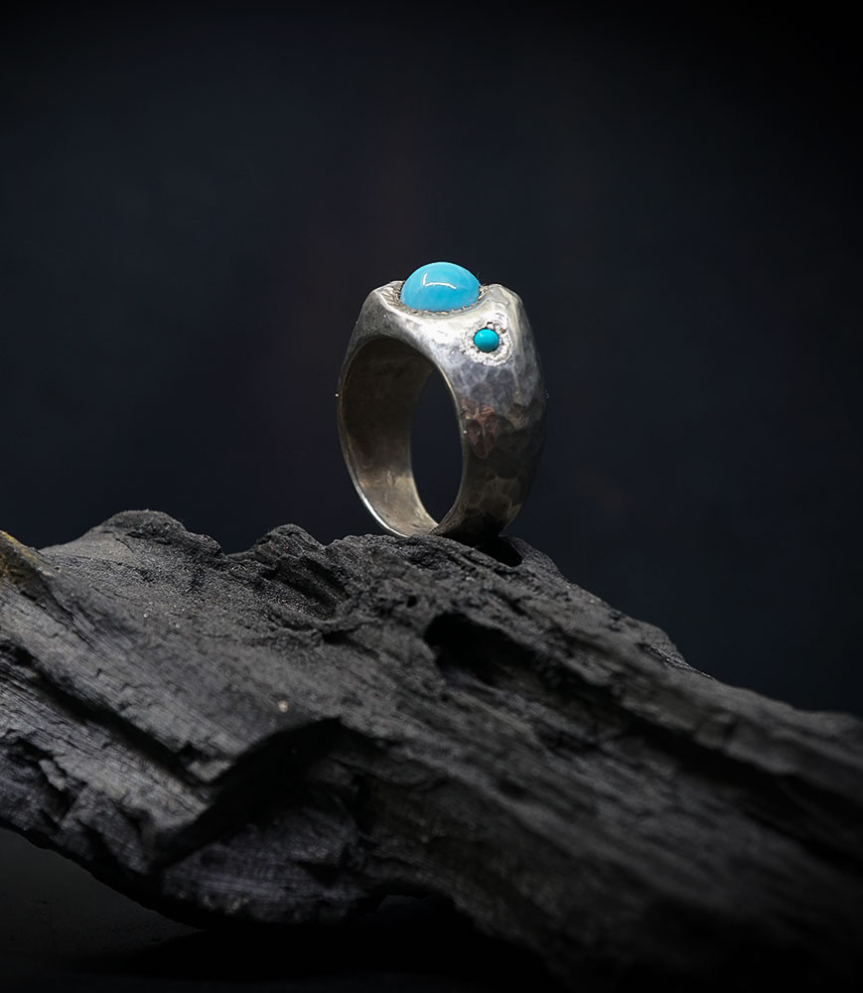 Bague argent et turquoises créée par Anthony Barrouyer.