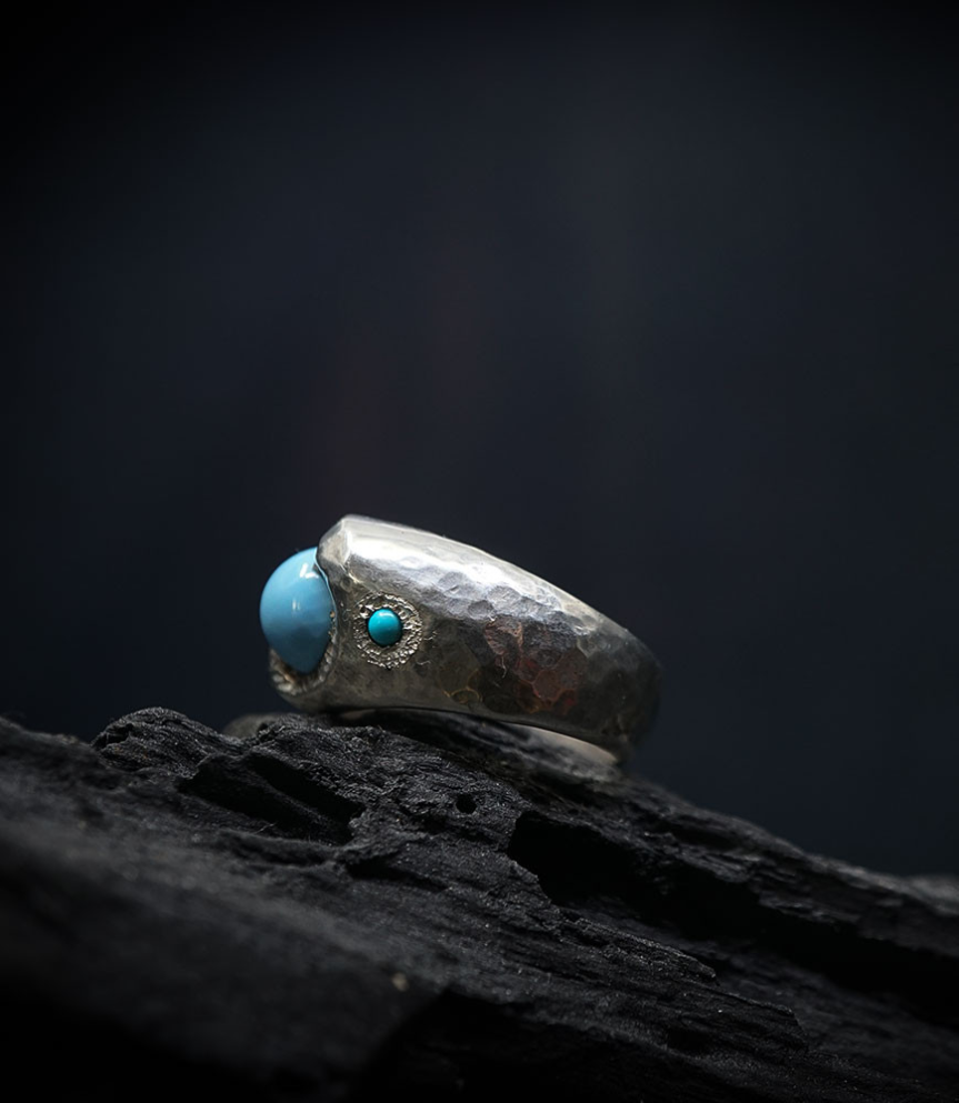 Bague argent et turquoises créée par Anthony Barrouyer.