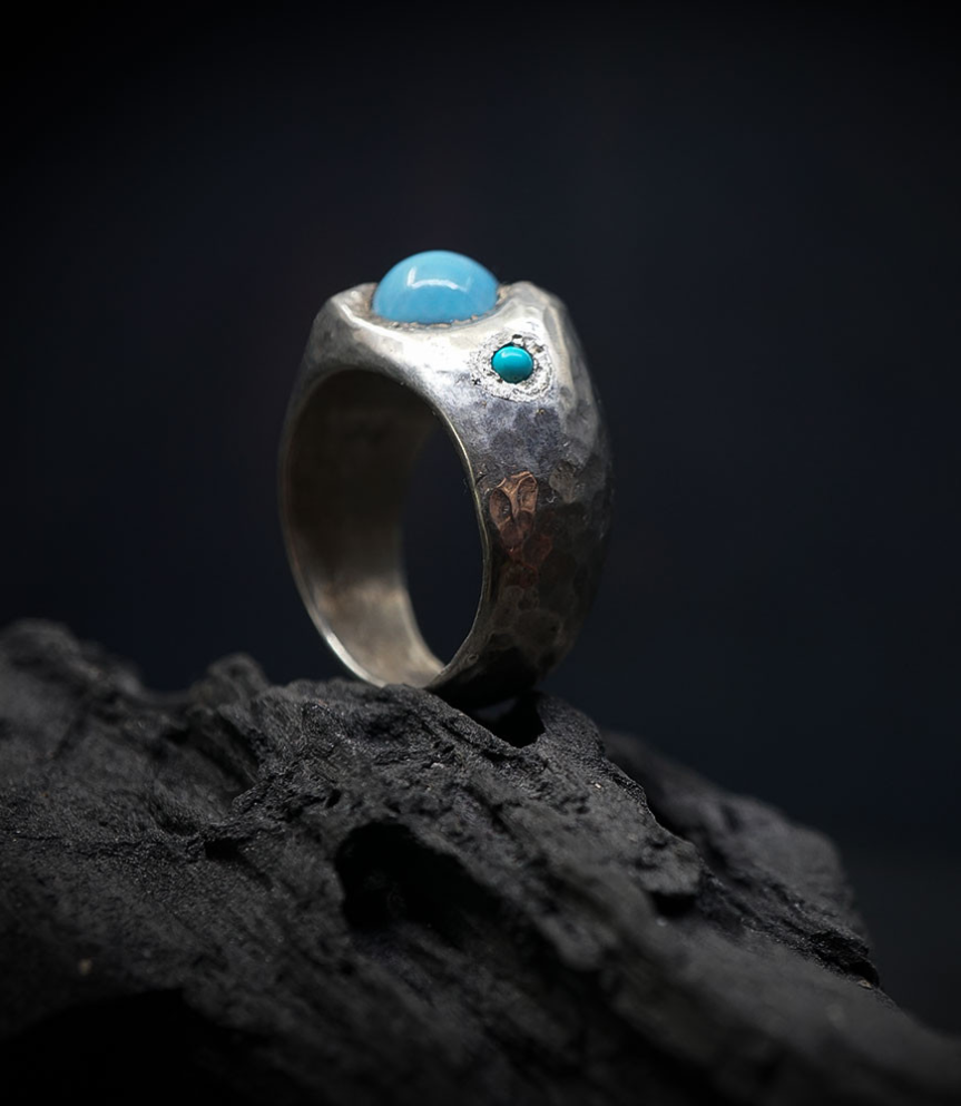 Bague argent et turquoises créée par Anthony Barrouyer.