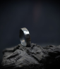 Bague martelé en argent massif créé par Anthony Barrouyer.