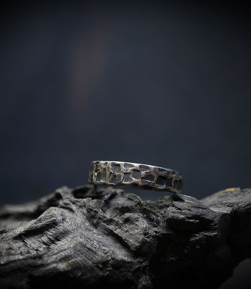 Anneau Krazystones en argent martelé.