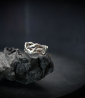 Bague en argent massif.