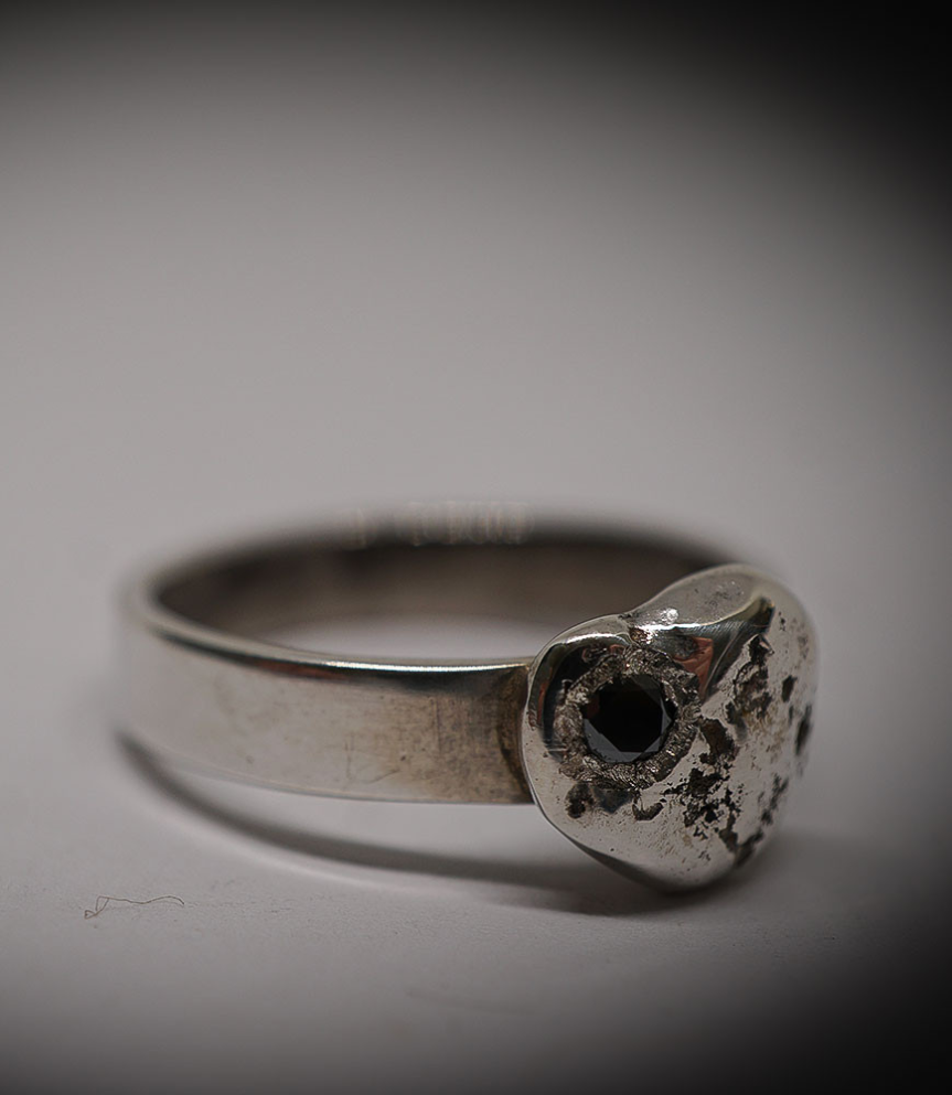 Bague unique en Argent Massif et Diamant.