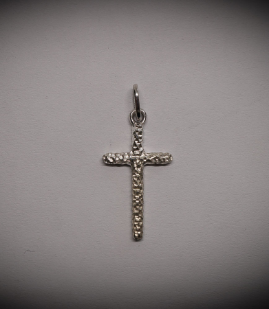 Croix en argent massif.