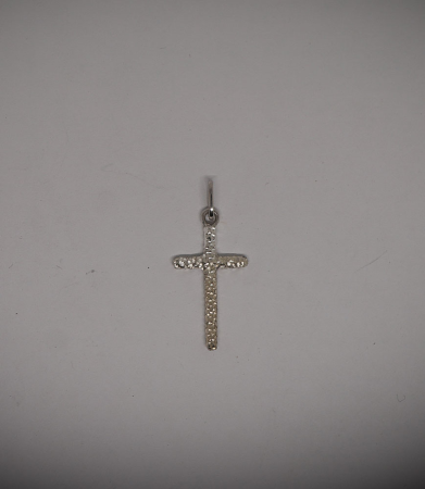 Croix en argent massif.