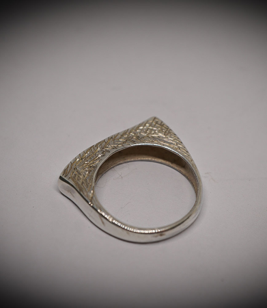 Anneau en argent massif martelet.