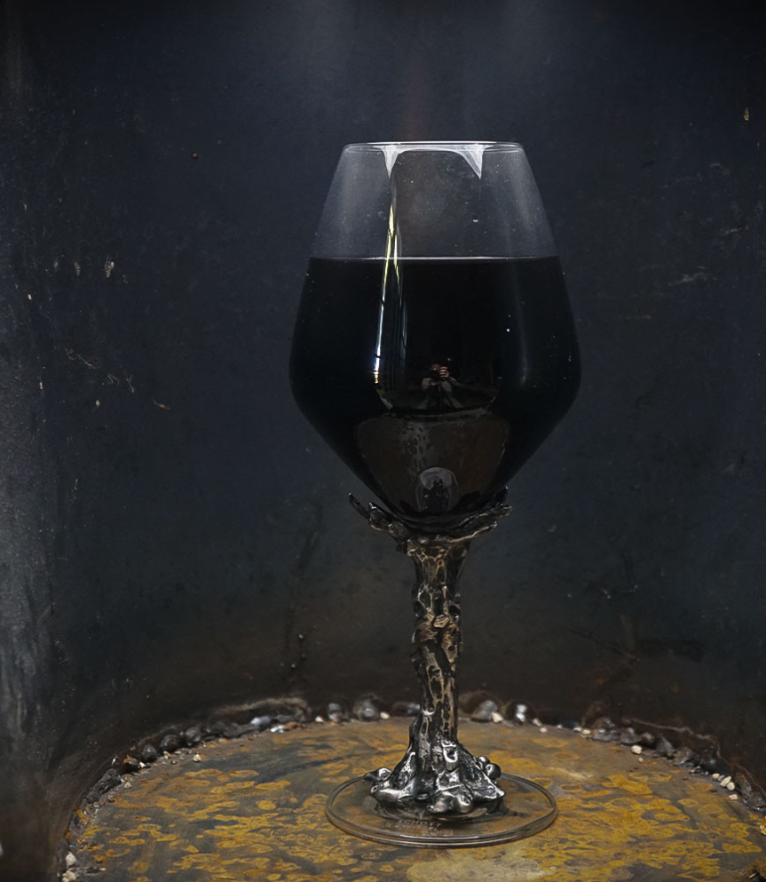 verre à vin exceptionnel en argent massif.