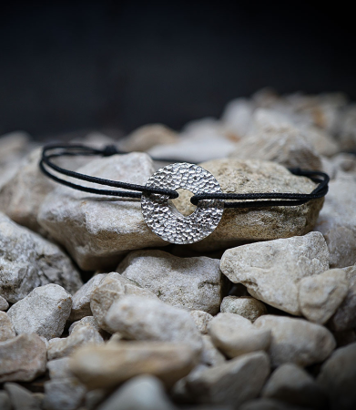 Bracelet martelet en argent massif.