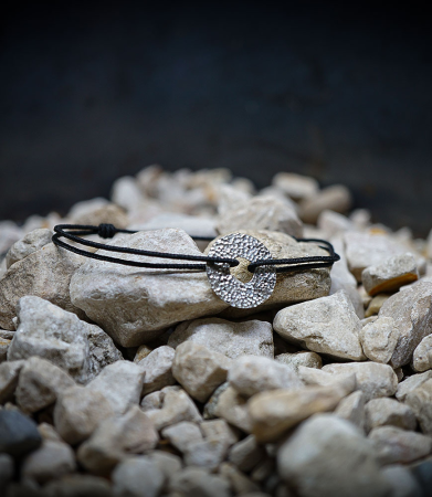 Bracelet martelet en argent massif.