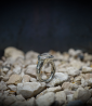 Bague pierre de lune en argent brut et or.