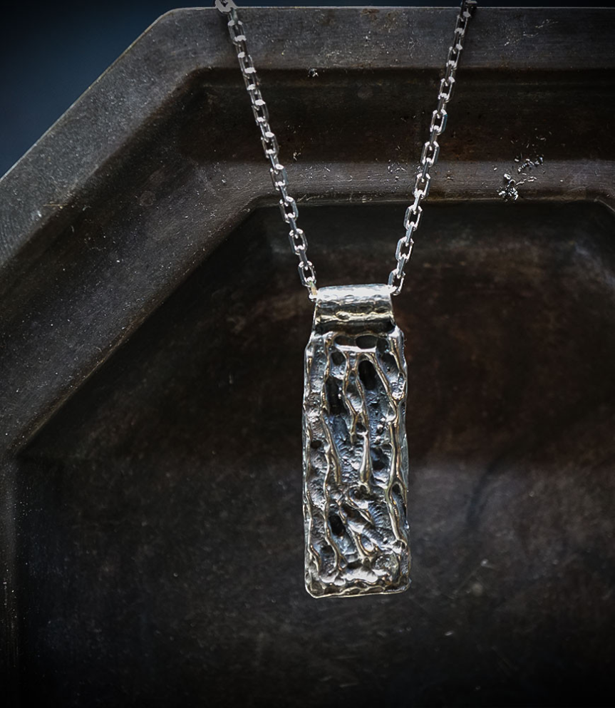 Pendentif en argent et diamant piéce unique signé Lovely Storm.