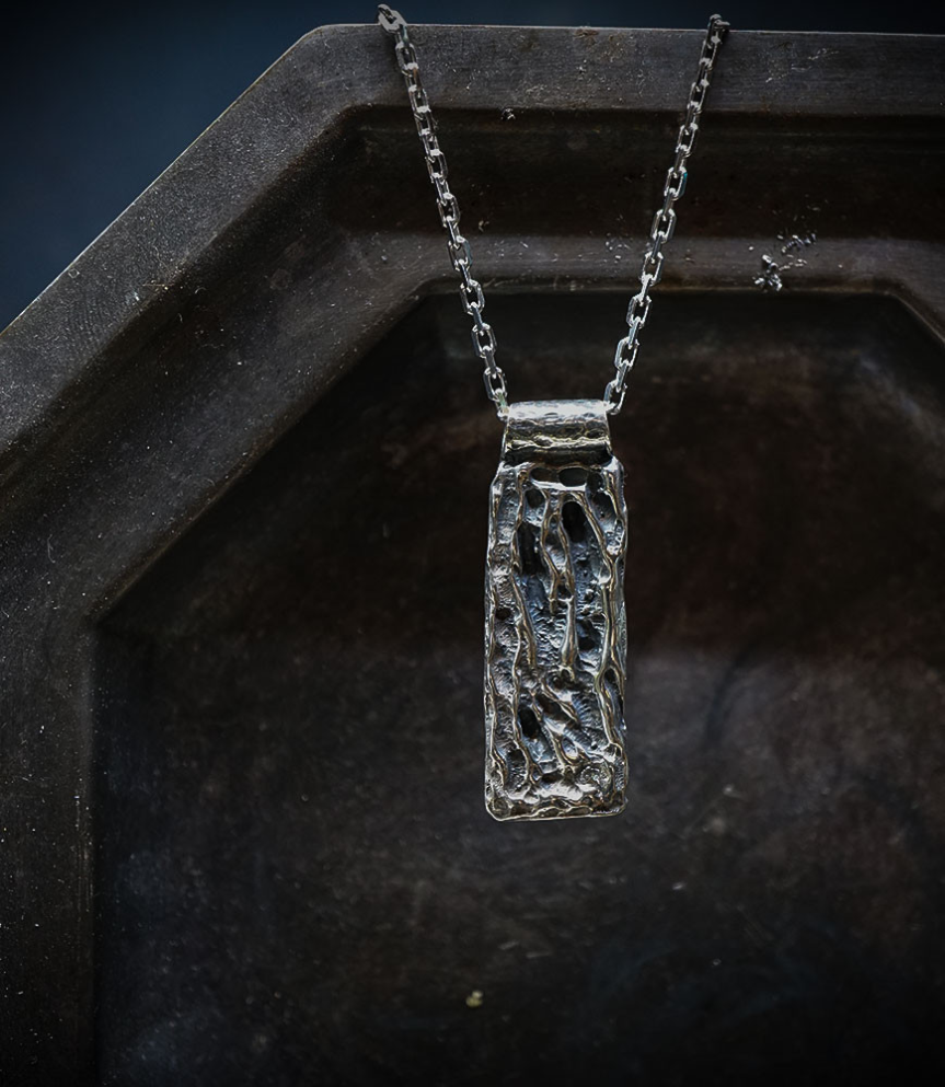 Pendentif en argent et diamant piéce unique signé Lovely Storm.